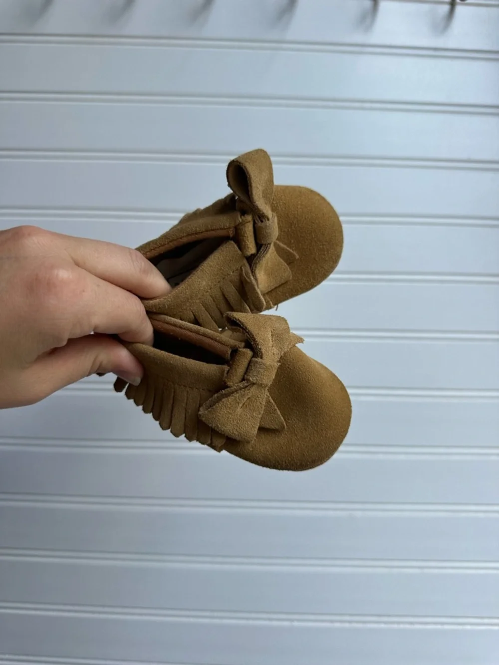 Kids Tan Suede Fringe Moccasin Shoes with Bow. Baby Gap bow soft soled shoe.